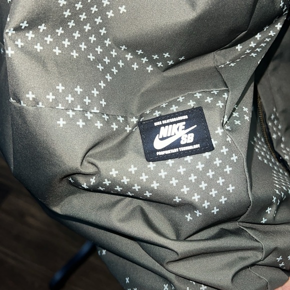 NIKE SB ASSISTANT CAMO SNOWBOARD OUTDOOR JACKET - Picture 6 of 11